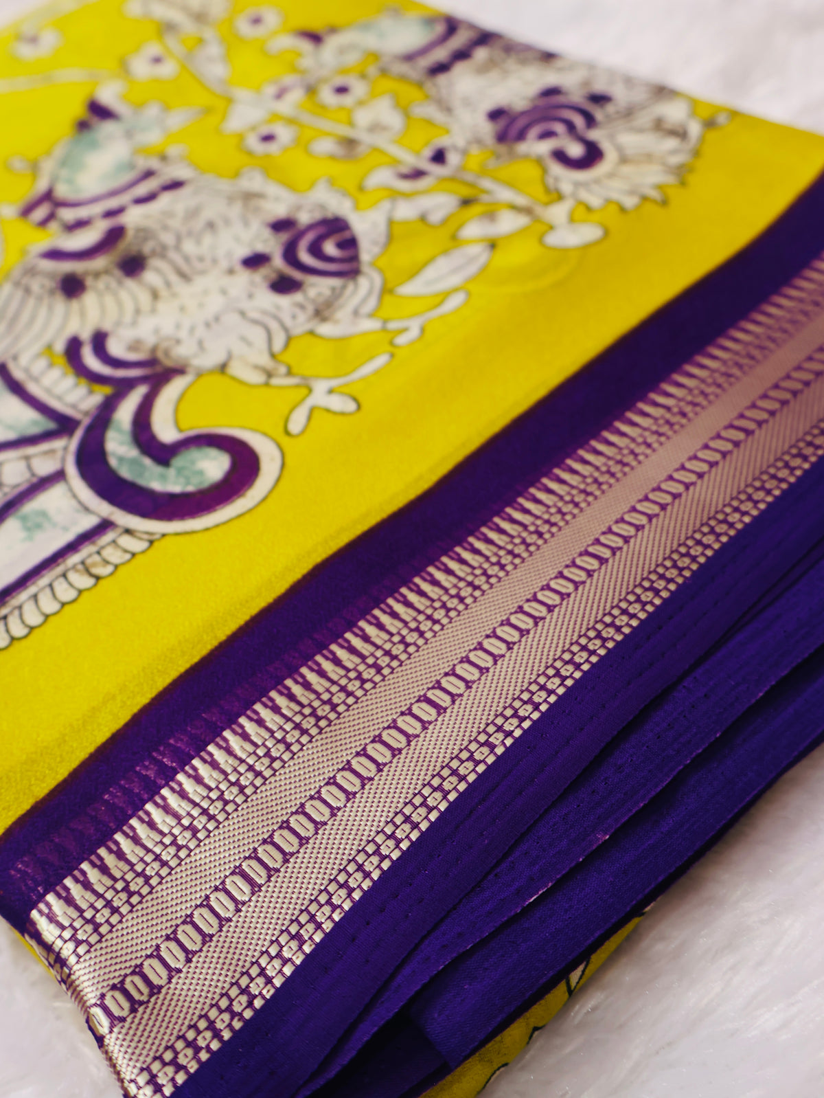 Traditional Peacock Motif Soft Georgette Saree with Zari Border